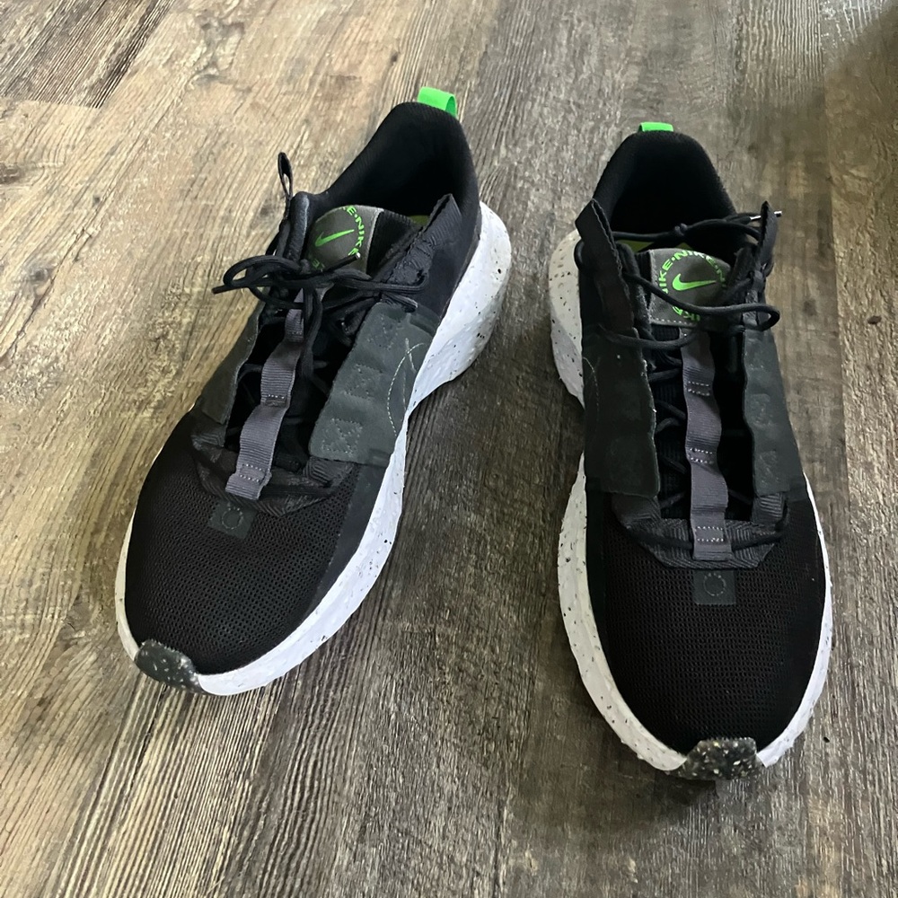 Nike Men's Black and Neon Green Athletic Shoes